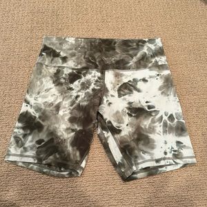 Size 12 lululemon align shorts 8 inch